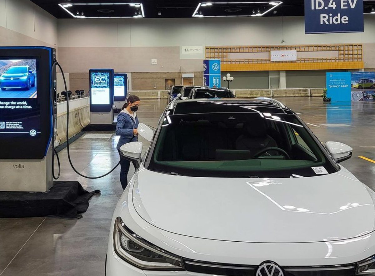 InvestingInnerG's tweet photo. Volta Charging @VoltaCharging $VLTA is teamed up w/ @VW & EC Electric (Portland) to provide charging for the ID.4 SUV Rides at the @PDXautoshow #PortlandAutoShow. 🚘🔌🔋
Feb. 24-27
#ElectricVehicles #EVs #EVCharging #AutoShow #emobility #CleanEnergy #GreenEnergy #Sustainability https://t.co/TlbdQh77ox