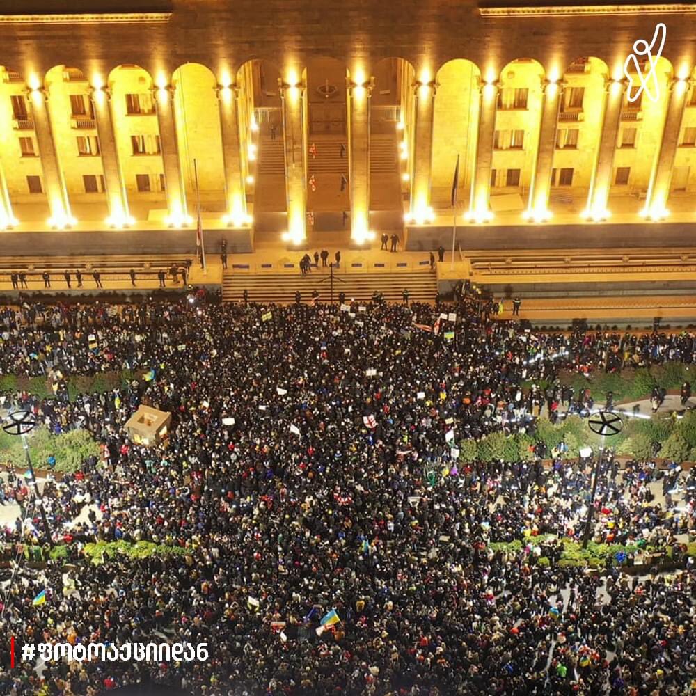 TortugaHoe's tweet photo. My city Tbilisi, Georgia right now. As the president of Ukraine @ZelenskyyUa said - “there are times when citizens are not the Government, but better than the Government” 

📷 © SkyPro, Datuna Tchitchinadze (1,2,3)
📸 Vakho Kareli / ფორმულა (4) https://t.co/Lk55HYzoox