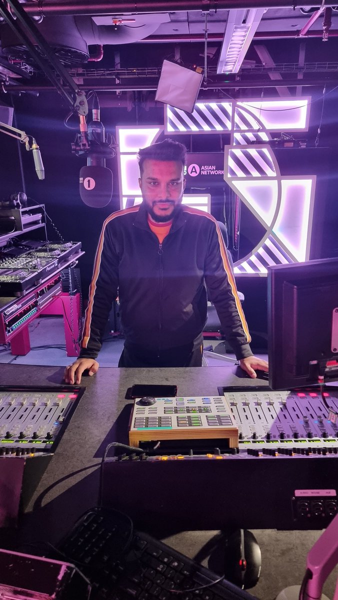 djkyeuk's tweet photo. Live right now on the @bbcasiannetwork with @officialdjnish hit me us up for a shoutout #MovingFamous https://t.co/MeOo94ebFF