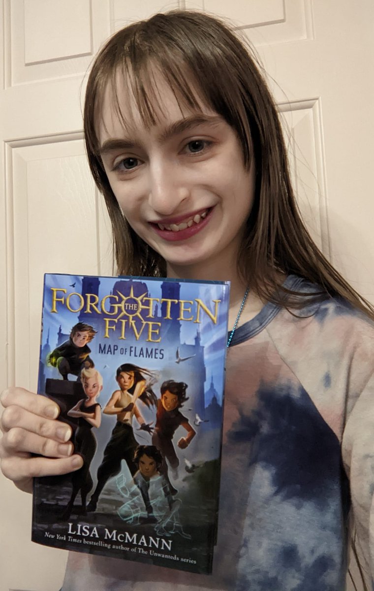 ALittleLiarPLL5's tweet photo. LOOK WHAT CAME IN THE MAIL❣️🎉
(Been looking forward to it all week!)
I can't wait to start reading it @lisa_mcmann 🥰 #MapOfFlames
🗺️🔥💙
@kennedymcmann https://t.co/t7BqaYDy1Q