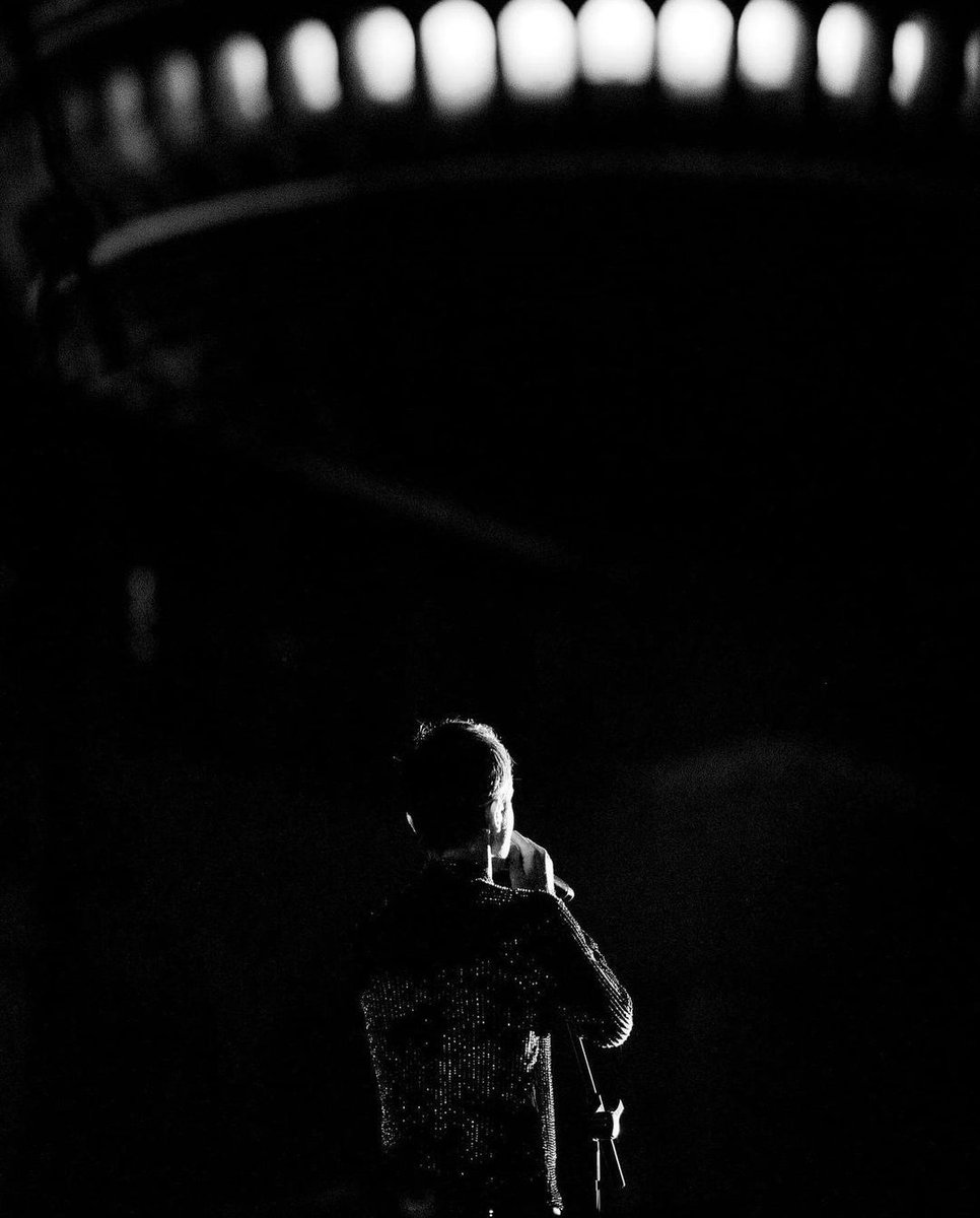 SimonettaMaest1's tweet photo. Con qualcuno è meno buio 🖤✨

@DiodatoMusic 🎼 💫

#diodato #musicaperlanima #felicità #poesia #emozioni #laBellezza #goodnight 🌙
#lightinthedark #love #liveislife
#insieme #Antonio ❤️ https://t.co/rWg6qUhsLT
