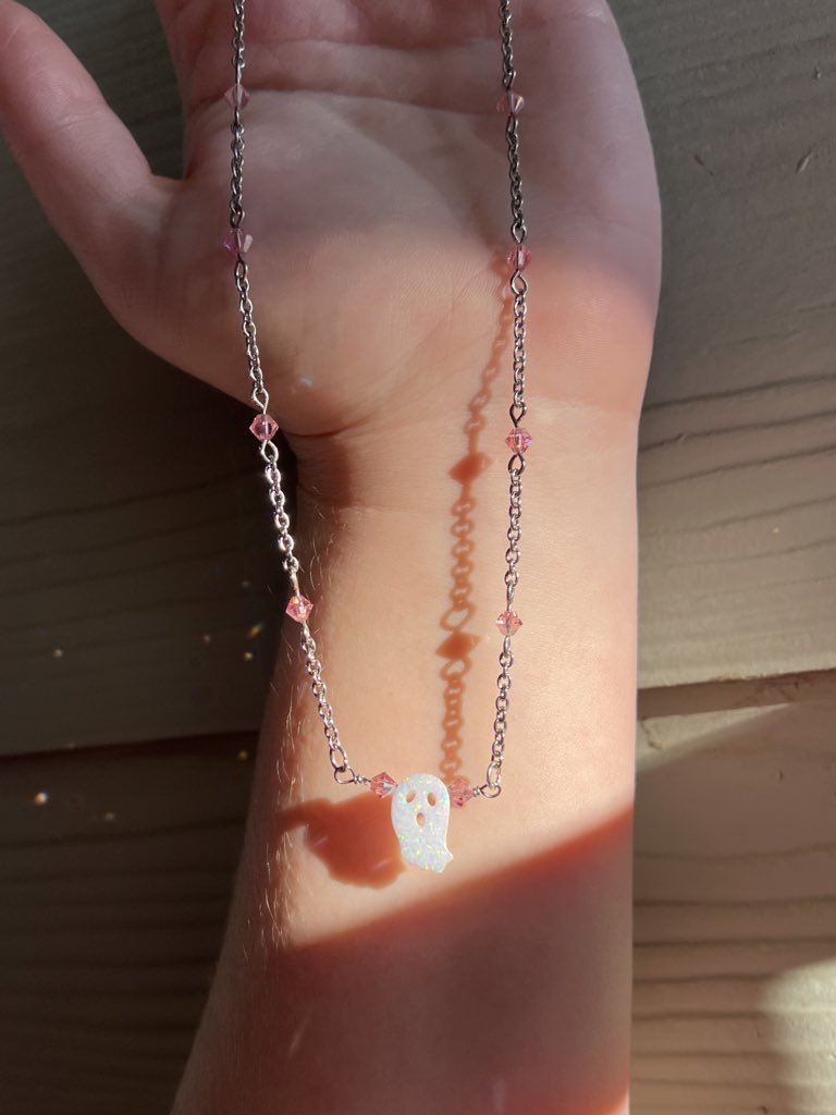 cateyekayla's tweet photo. a sparkly lil ghostie necklace 🥺 https://t.co/sjsUPuvrHR