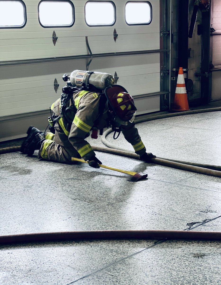 PortHuronFire's tweet photo. Hose line drills and when to activate a mayday. Practice!!! Your life may depend on it. #mayday #drill #cshift https://t.co/LflefFYVsT