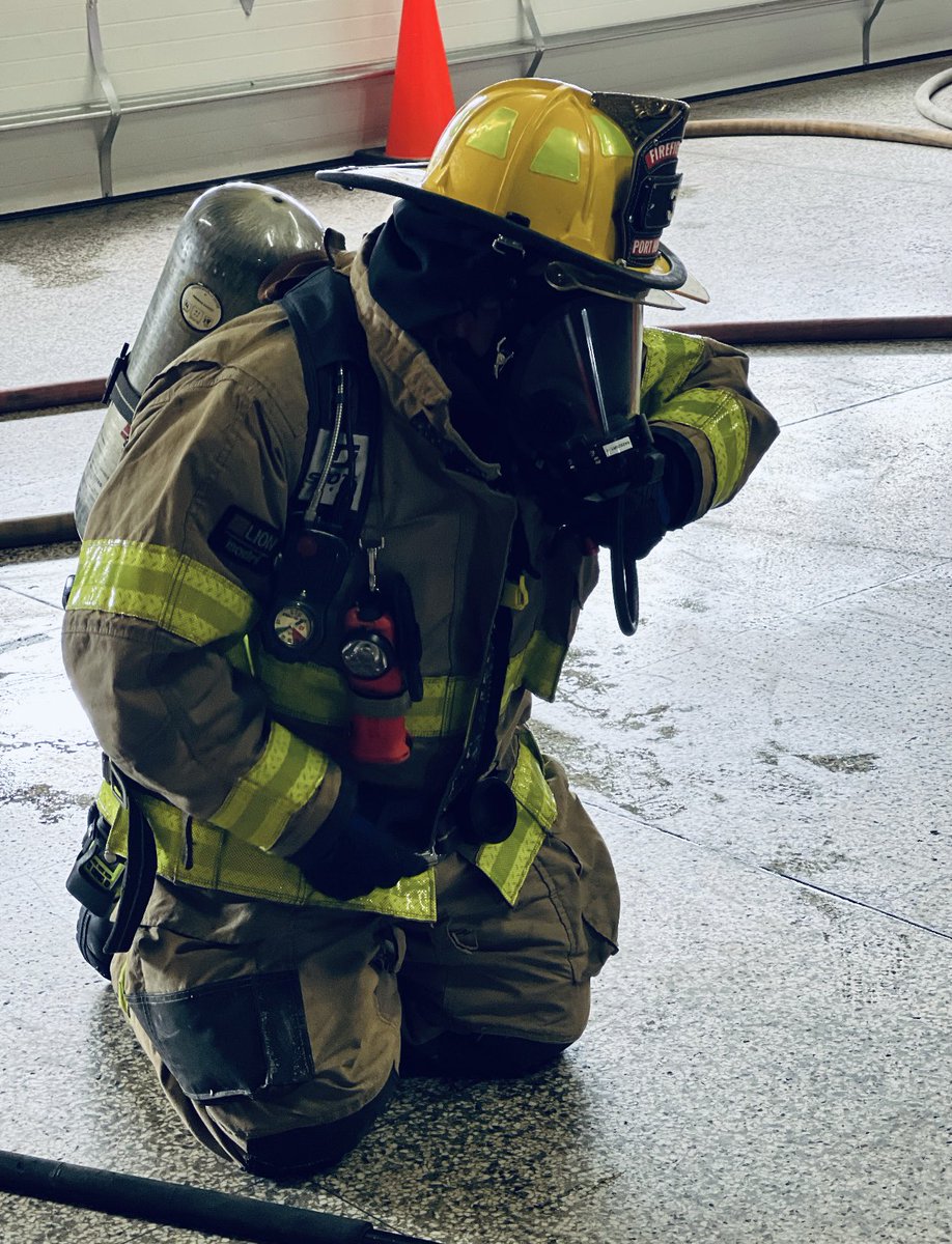 PortHuronFire's tweet photo. Hose line drills and when to activate a mayday. Practice!!! Your life may depend on it. #mayday #drill #cshift https://t.co/LflefFYVsT