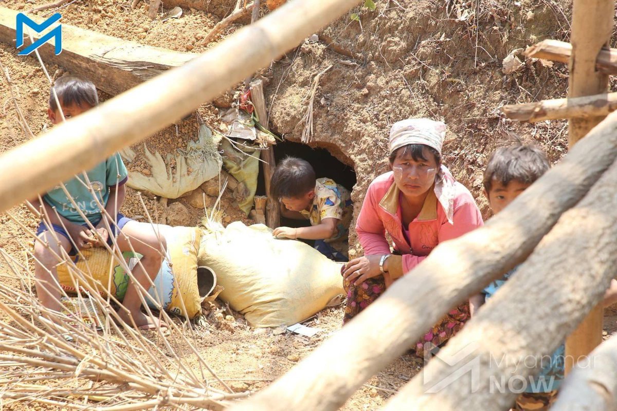 kyawhsanhlaing1's tweet photo. “Internally displaced people near Demoso Township in Karenni State have been digging bomb shelters to hide from airstrikes and artillery fire from #Myanmar's military dictatorship who have been attacking civilian targets such as homes and refugee camps,” Myanmar Now reports. https://t.co/wOFZ8uJQpa