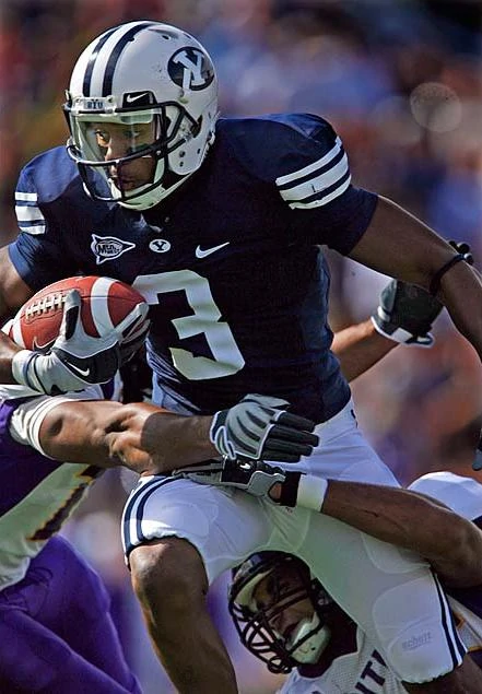ByuPlayer's tweet image. Michael Reed, 05-08. 6'2" 190lbs WR Baytown TX

The sure-handed Texan helped BYU to a 38-13 record in four years, snatching 133 receptions for 1613 yards and 10 TDs

His best game was on 9/15/07 with 8 catches for 132 yards and a score against Tulsa

#BYUFootall #GottaCatchEmAll