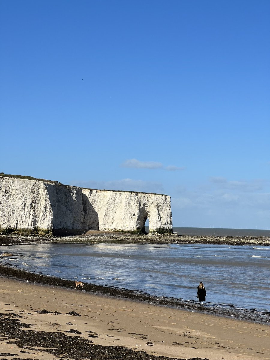 raghavinho's tweet photo. Fantastic 14km walk along the Kent coastline today..perfect day for it! ☀️ 🏖 🌊 @UKRunChat #walknotrun https://t.co/G6BpHNvF47