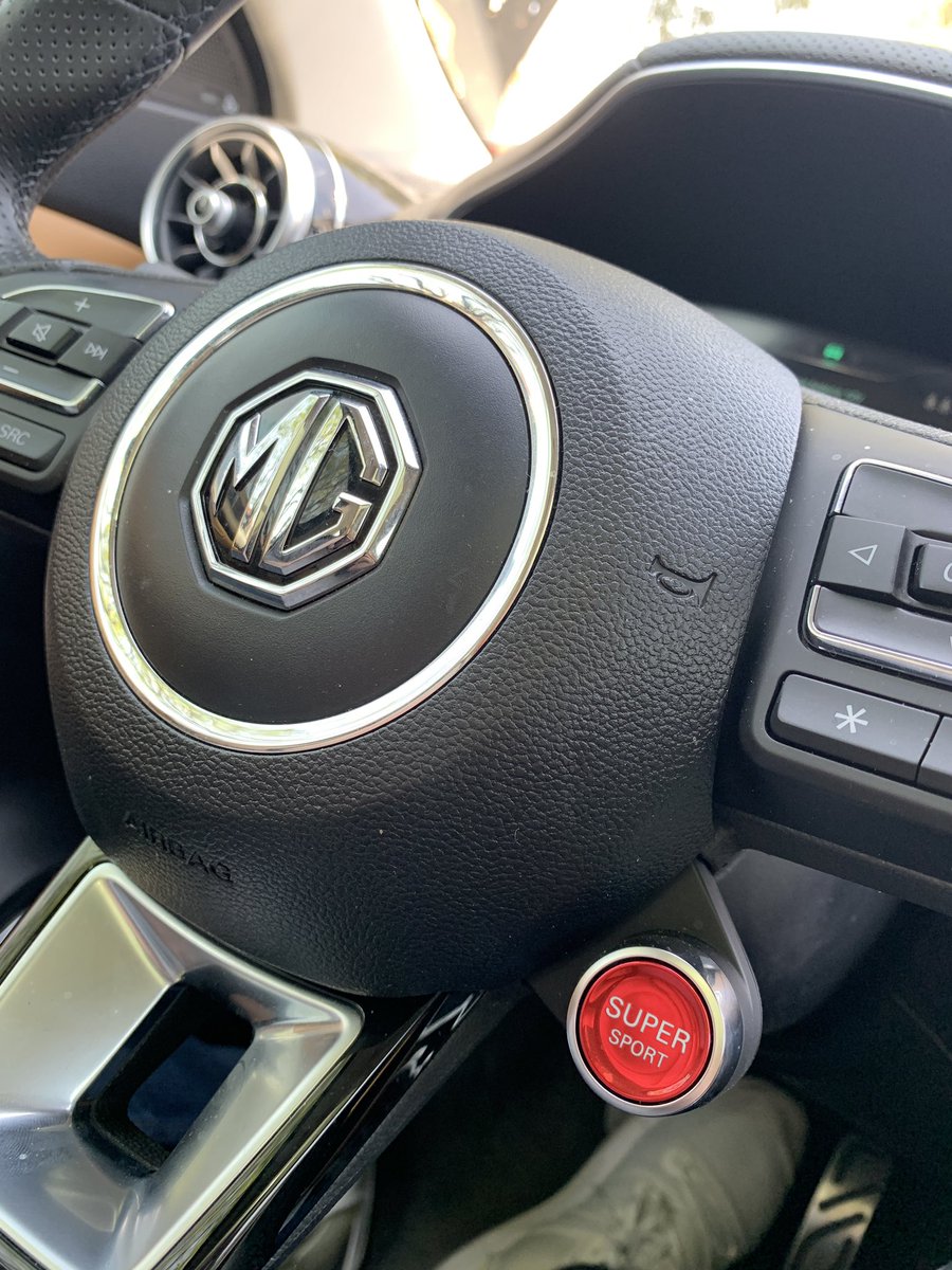 alto_octanaje1's tweet photo. Ese botooooooooón….! Súper poder MG…! @MGMotorMx @MarsMarin @elponce66 #mghstrophy #sub #sportsuv #decuandoelponce #elponce66 https://t.co/EfcQCN8a8w