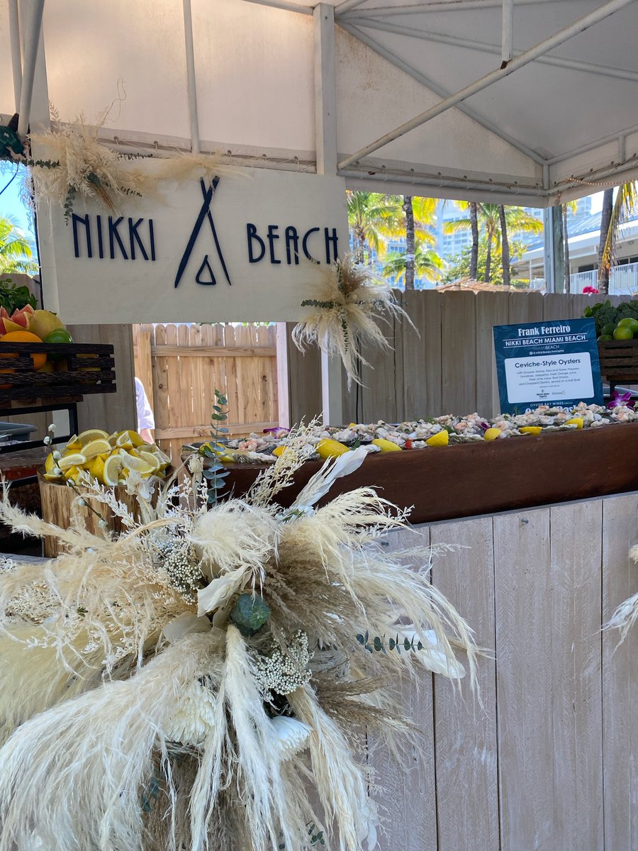 SGWineSpirits's tweet photo. Half shell on the rocks, please! ๐ฆชGather round deliciousness from the sea at #OysterBash @oysterbaywines hosted by @chefcapon #lossundays https://t.co/6mqnDB2Q3q