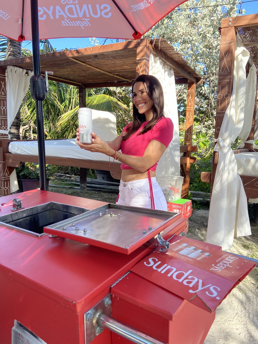 SGWineSpirits's tweet photo. Half shell on the rocks, please! ๐ฆชGather round deliciousness from the sea at #OysterBash @oysterbaywines hosted by @chefcapon #lossundays https://t.co/6mqnDB2Q3q