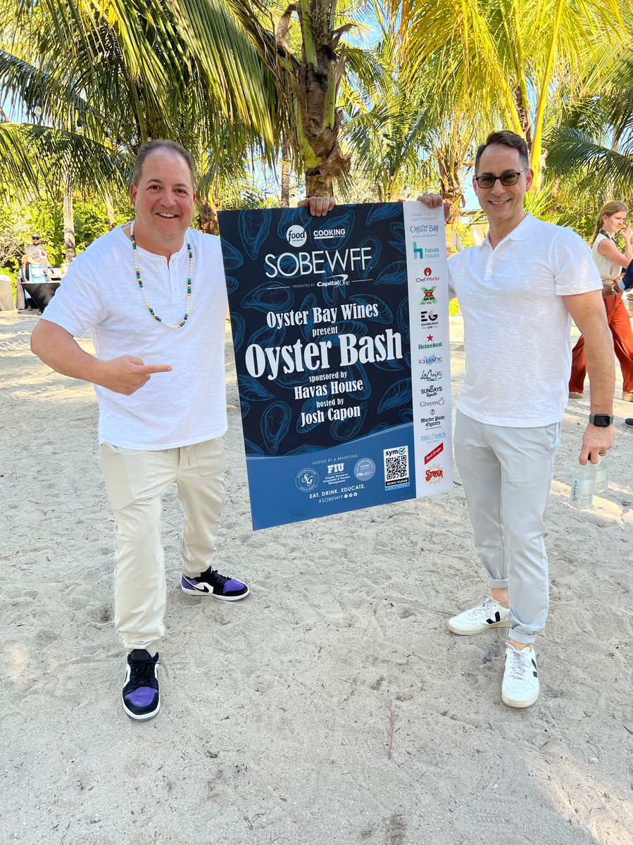 SGWineSpirits's tweet photo. Half shell on the rocks, please! ๐ฆชGather round deliciousness from the sea at #OysterBash @oysterbaywines hosted by @chefcapon #lossundays https://t.co/6mqnDB2Q3q