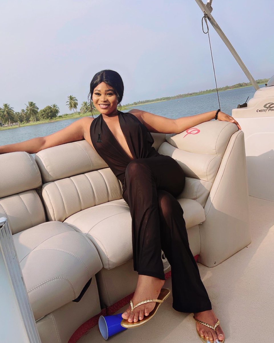 Everlovegh's tweet photo. #Beauty is power, a smile is its sword ⚔️ #beauty #NaturalBeauty #beautiful https://t.co/W0FFPCDeWJ
