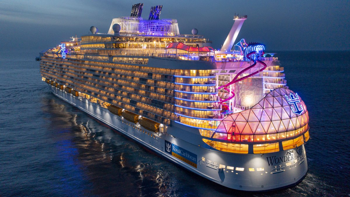 OK sis, light the way. 🤩 #WonderoftheSeas