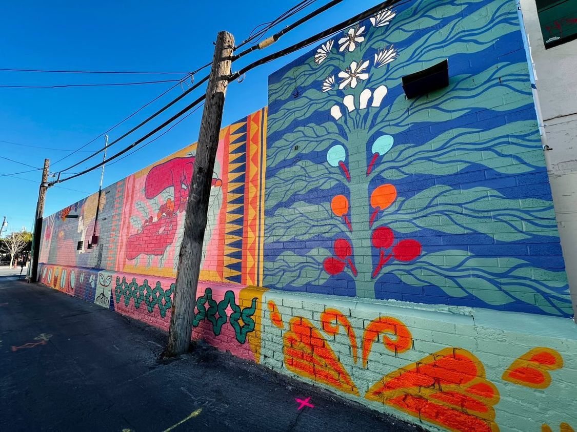 CityOfLasVegas's tweet image. .@VestaCoffee has a new mural 😍

Created by Nathaniel Benjamin, it is dedicated to the who harvest coffee beans, their time &amp;amp; work ☕️