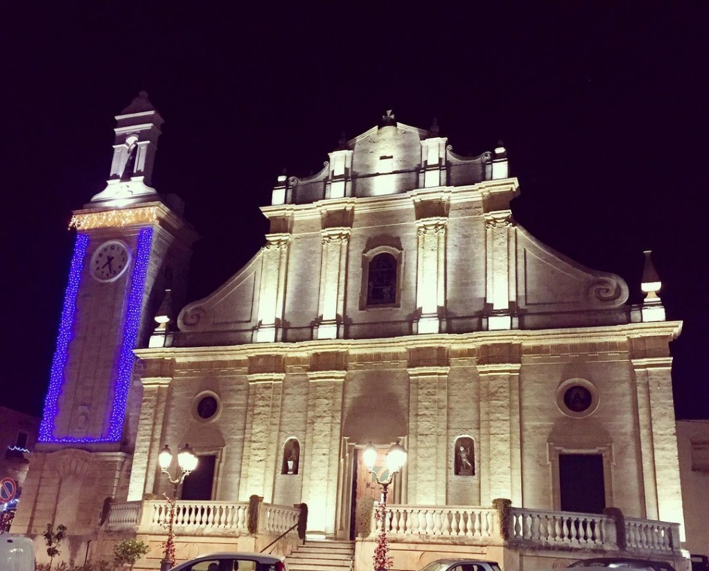 Fanpuglia72's tweet photo. La bellissima facciata della Chiesa Parrocchiale illuminata di sera, che domina nel borgo antico del paese di Tuglie✨
.
➡https://t.co/sfP4WC1Qc3
.
Foto: @alessandro.malorgio.75

.
#fanpuglia #tuglie #lecce #salento #puglia #turismo #viaggi #viaggiare #travel #traveling https://t.co/P1UqUv3aQp