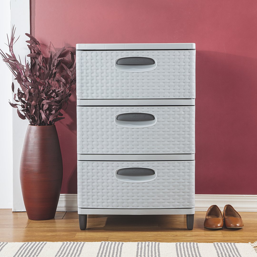 Sterilite_Corp's tweet photo. With the look of wicker + the durability of plastic, this weave drawer unit is a crowd pleaser for good reason 😍
.
.
.
#sterilite #weave #mudroomcleanup #springcleaning #storagedrawers #homedecor #getorganized #containyourself #organized #weekendmode https://t.co/7LgHCOpGKk