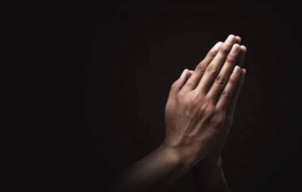 StTsChicago's tweet photo. Let us all pray for the people of Ukraine during this horrible time in which their beautiful country is engulfed in a truly unjust war. Countless innocent people will lose their lives, because of one who wants power. May God be with them. Peace, Fr. Frank https://t.co/hgGLtEGSQS