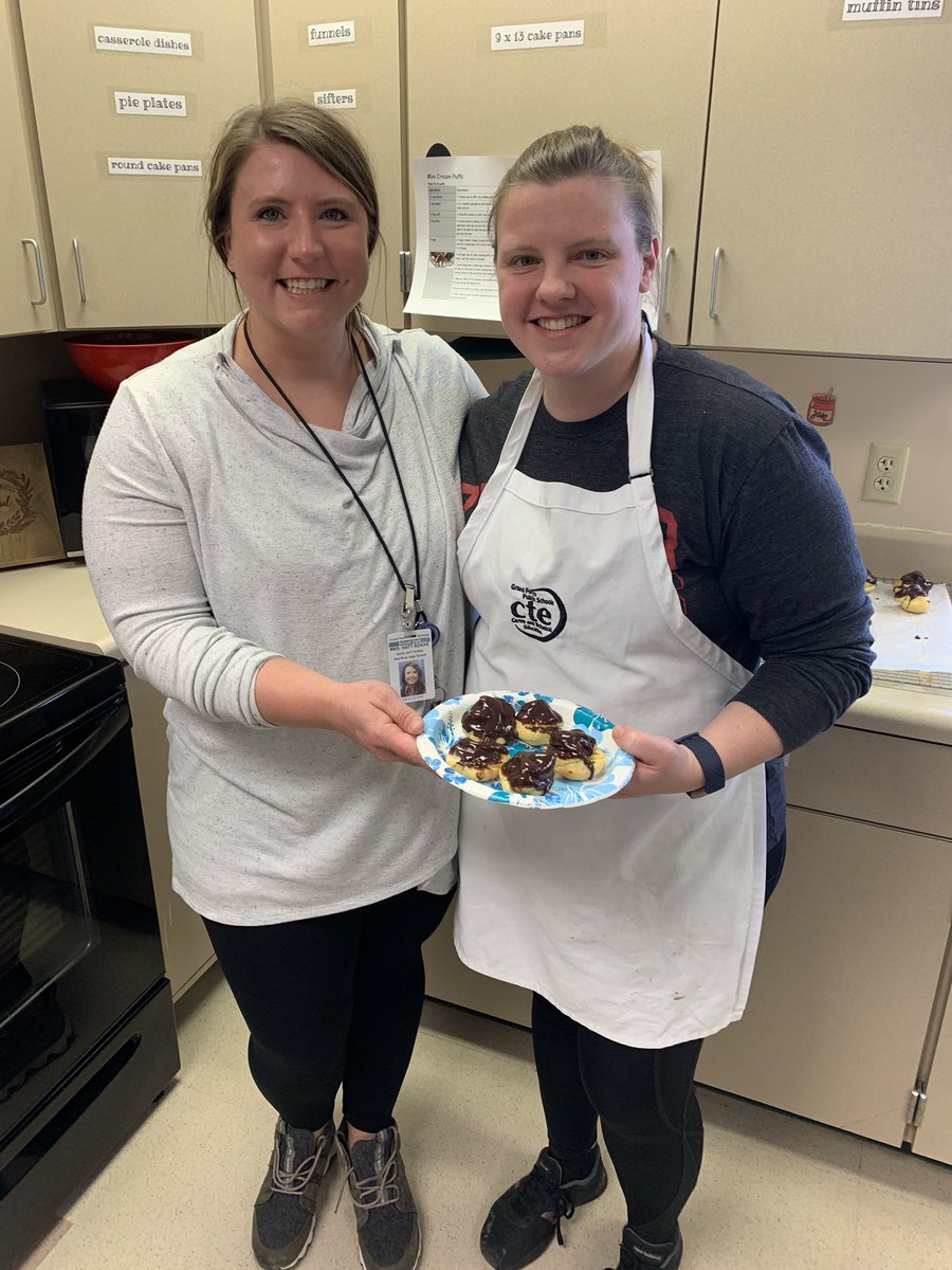 Your Bake-Off challenge winners are Mrs. Hatt-Rokke and Mrs. Ostgarden! #RED