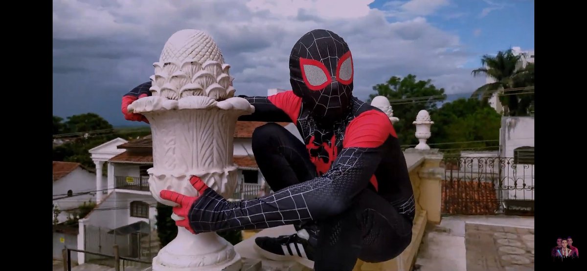 jamal0_'s tweet photo. O vídeo de hoje, além de um Relíquia Nerdica, possuí um curta-metragem sobre o Homem-Aranha! 
Com uma logo incrível ilustrada pela @schiavinart, filmado por @iancorote e @Diego_SantsIV e dirigido e atuado por mim!
Link: https://t.co/bHM55CneEK https://t.co/BlC1vBmiG9