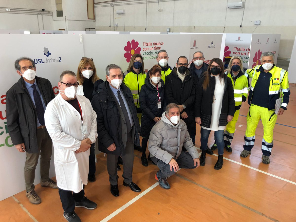 CivitasinterTr's tweet image. a chiusura dell'hub vaccinale di Terni il ringraziamento delle Autorità e della USL al Personale Sanitario ed ai Volontari di Protezione Civile Per tutti noi volontari un grande lavoro in sinergia ed un'esperienza umana immensa ed indimenticabile! #ProtezioneCivile