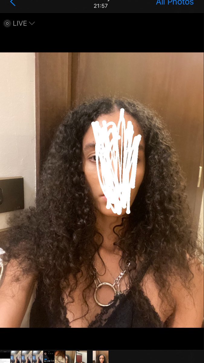 Aeduardavieira's tweet photo. Uma modelo preta não tem um dia de paz, não basta os clientes nunca aceitarem nosso cabelo ainda temos q passar pelas mãos de pessoas brancas q não sabem cuidar do nosso cabelo. Eu fiz um trabalho na italia que quando eu cheguei alisaram meu cabelo, meu cabelo nunca…continua… https://t.co/AcjJqy5OGQ