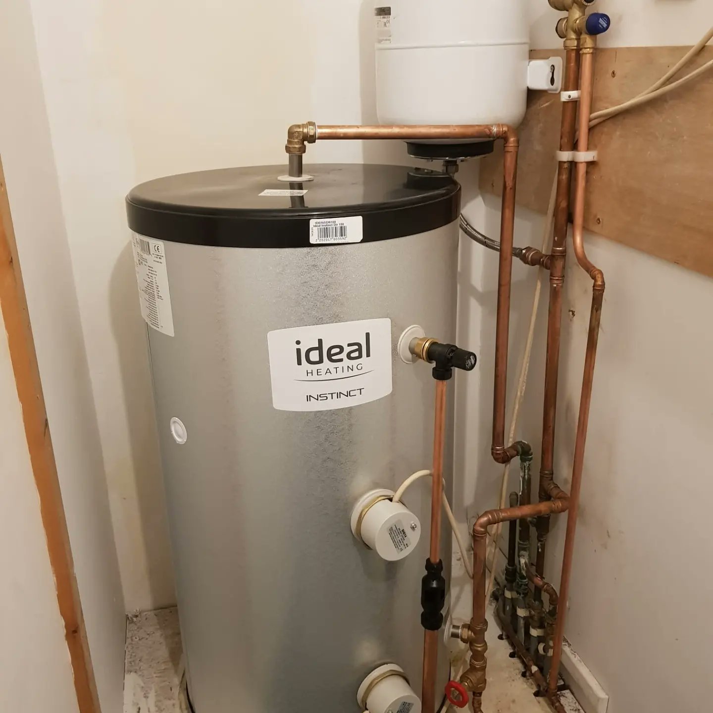G.Woods Plumbing and Heating on X: #unventedcylinder #heatingsystem we  Stripped out a pulsa coil 111 hot water unit and replaced with  @ideal_boilers Ideal 120ltr direct unvented hot water cylinder with two  immersors.