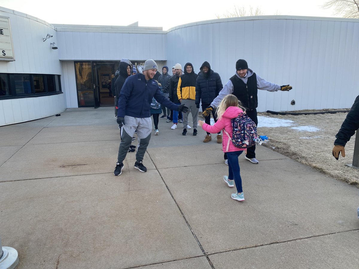 ⁦<a href="/MyWindyHills/">WindyHillsElementary</a>⁩ loved having the ⁦<a href="/UNK_Athletics/">UNK Athletics</a>⁩ football team dancing and 👋 on this Friday #HighfiveFriday ⁦<a href="/CoachJoshLynn/">Josh Lynn</a>⁩