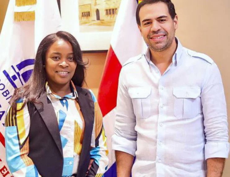 Gracias al actor y productor de televisión <a href="/robertoangel02/">Roberto Ángel Salcedo</a> por su visita a Elías Piña y compartir con nuestra gente y la gobernadora <a href="/JohannaMillys/">Millys Johanna Martínez</a> en su despacho. Agradecemos igual por la donación al hosp. Rosa Duarte.👏 <a href="/giancarlovegap/">Giancarlo Vega P.</a> muchas gracias. 🙏