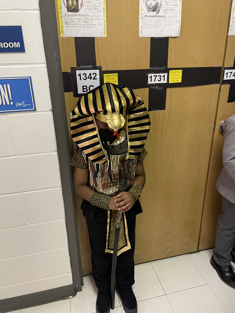 TanyaMcDowell_'s tweet photo. Salute to our 2nd grade students for a job well done today. Black history Wax Museum. Over 85 students participated in front of their parents and staff. #proudprincipal #BlackHistoryNow @southPbcsd @PoincianaStem @MsCarter_iteach @RachelCapitano https://t.co/0buPCAtYYc