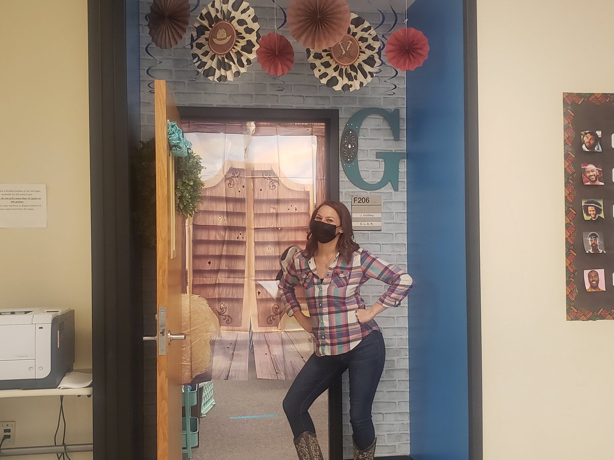 foreman1908's tweet photo. @WestBriarMS Go Texan Day!!! Ms. Guillory was ready!!! https://t.co/4qbWkRK5sH
