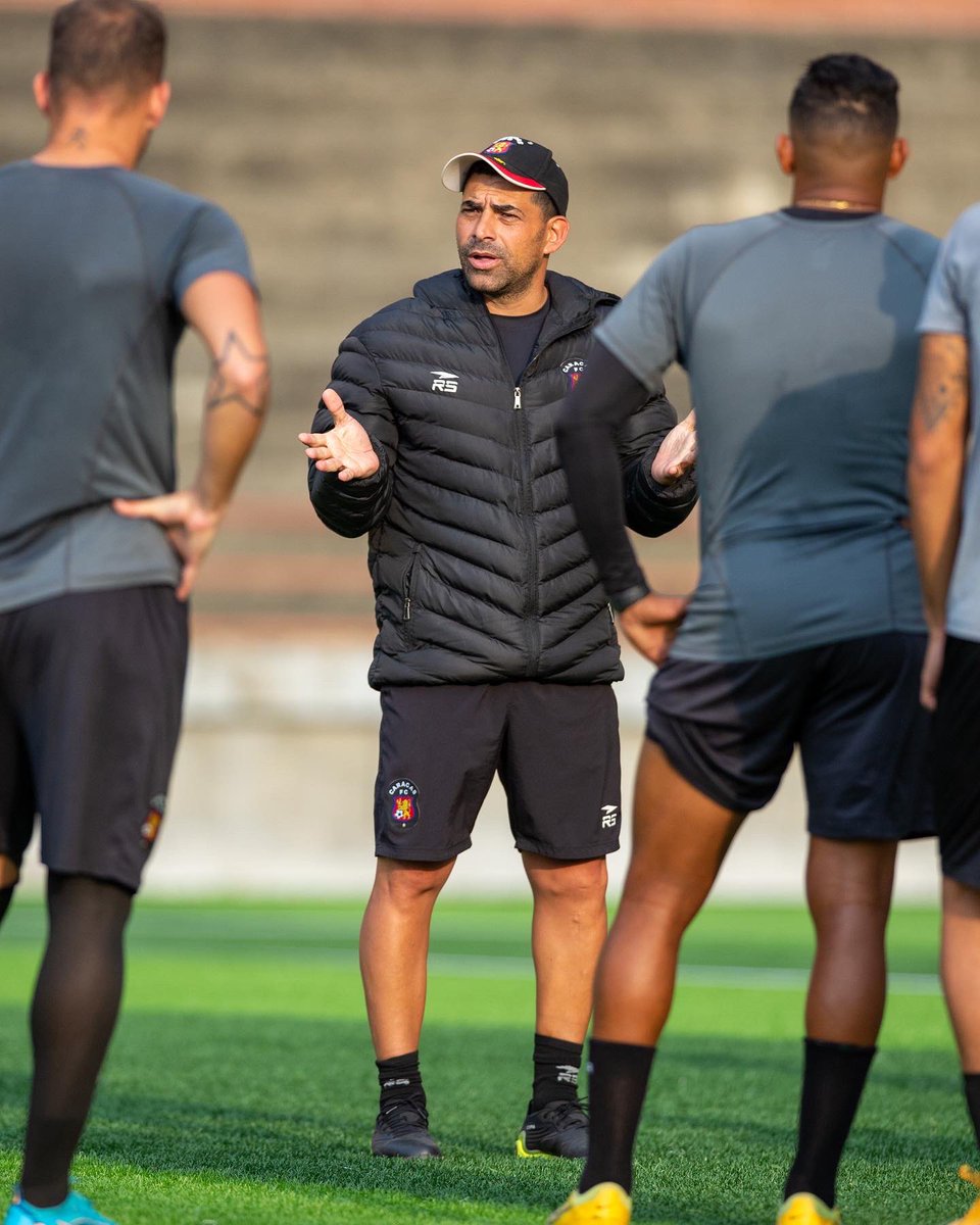 Caracas_FC's tweet photo. Listos para mañana ⚔️🔥

🔜 @AraguaFC 

#DaleRo #SomosCaracas https://t.co/DUGpyQDgs4