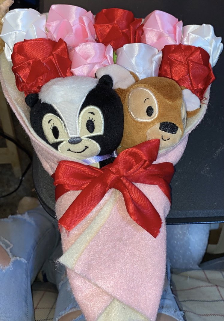 babyyannaaa's tweet photo. RT TO HELP BOOST MY PLUSHIE BOUQUET BUSINESS 💜🥺🥺🥺 https://t.co/jTtICAhBtk