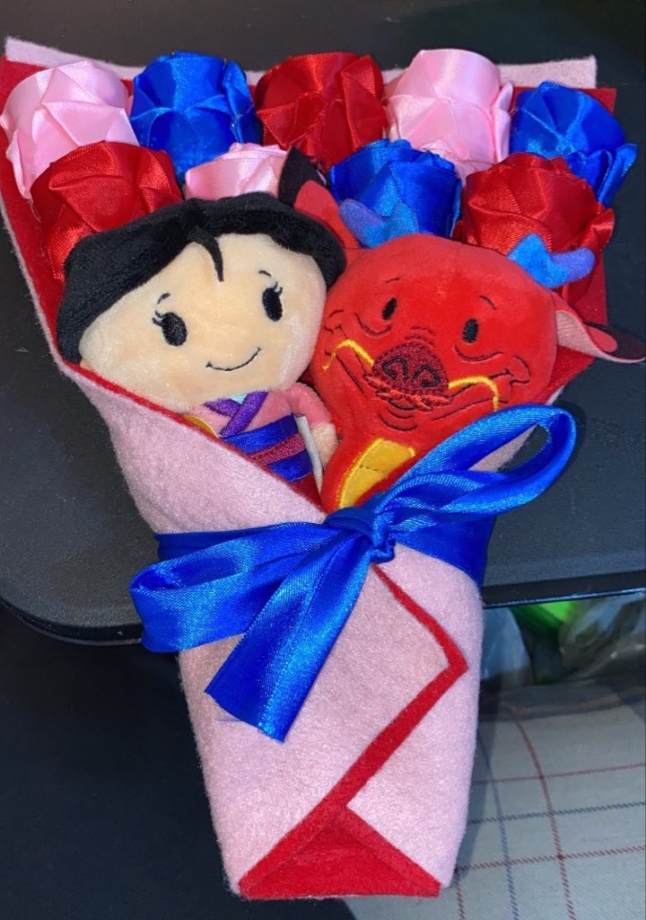 babyyannaaa's tweet photo. RT TO HELP BOOST MY PLUSHIE BOUQUET BUSINESS 💜🥺🥺🥺 https://t.co/jTtICAhBtk