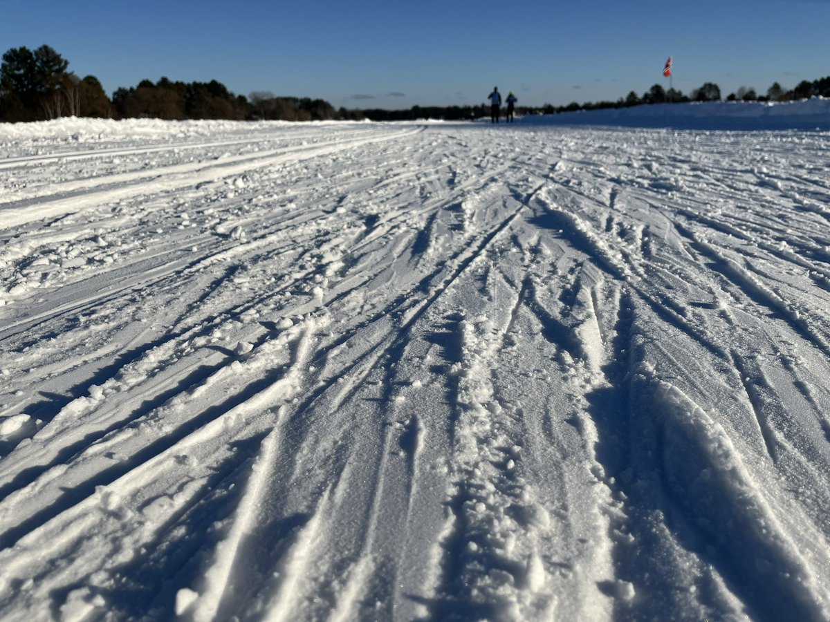 BirkieGuide's tweet photo. Hayward looking good and the lake solid after thousands of Korte/PH skiers. Fever getting real bad. https://t.co/DxPJNfnGXt