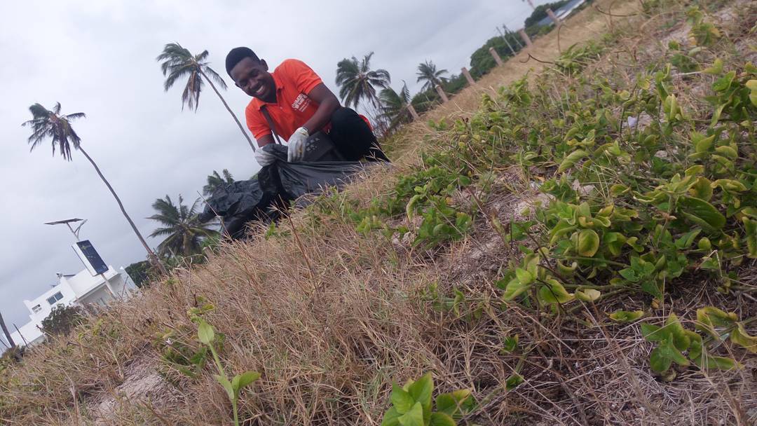 A representative from Great Hope Foundation <a href="/greathopetz/">Great Hope Foundation</a> at coco beach during beach cleaning,
It was 9th February 2o19.

<a href="/greathopetz/">Great Hope Foundation</a>

Photo credits to @mfaume_desilva
 #chukuahatuaubakimchangapekee
#chukuahatuaoneshauwezo 
#vibeshot16