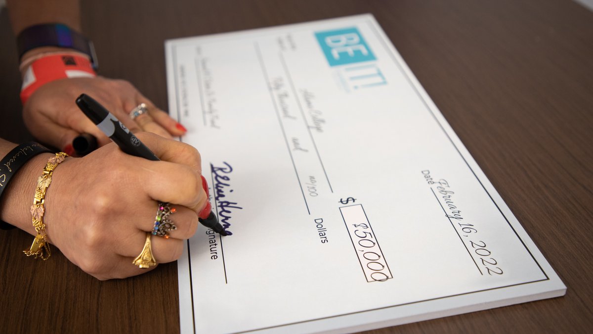 AlamoColleges1's tweet image. Thank you BE IT! foundation for your donation of $50,000 to the @AlamoCollegesFd. We are excited for this partnership and shared goal of student success! #AlamoPROUD