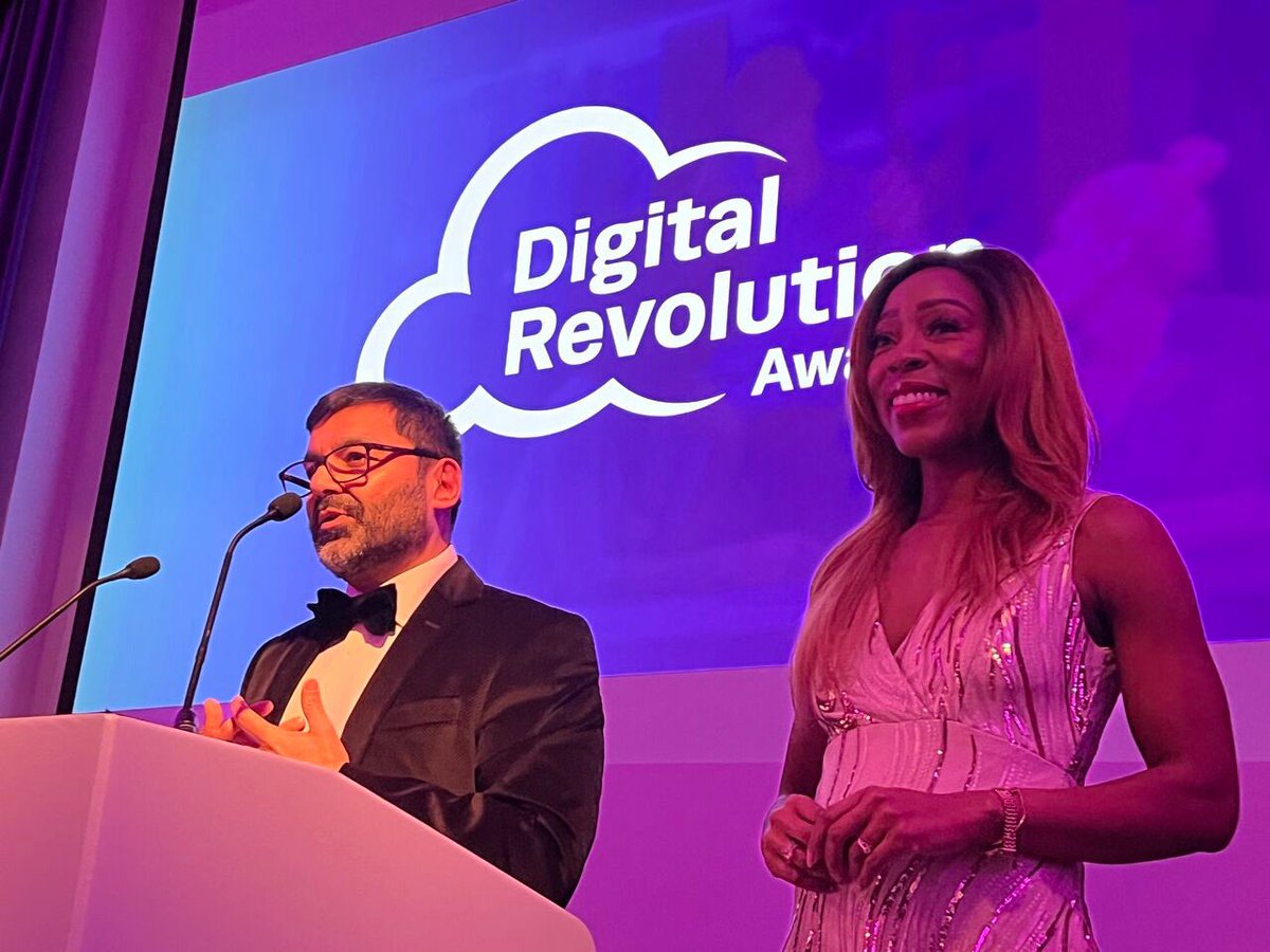 MaxineNwaneri's tweet photo. An amazing and inspiring evening so far celebrating cloud excellence at the #digitalrevawards2022 https://t.co/Q3W2FLuUHa
