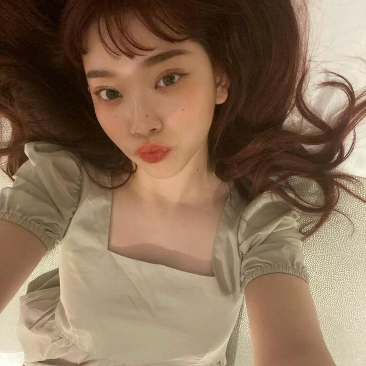 tsukiflop's tweet photo. hii i’m not a new belllie've but i’m new to billlie twt so i’m looking for moots!! my bias is tsuki <3 https://t.co/O2eSBALQwn