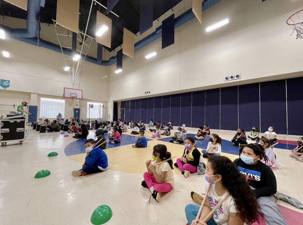 SterlingElemen1's tweet photo. Thank you Number Drummer for visiting our school and giving our students an INCREDIBLE experience! ๐ฅ This program was supported by funding from the Arts and Science Counsel! @CharMeckSchools #ascย #choosejoy๐ #wearecrew #sterlingpride๐ฏ #NumberDrummer https://t.co/yvmgEVLKTG