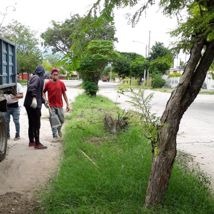 municipalidadlr's tweet photo. Continuamos trabajando en el operativo por av.2 de Abril con el @CeparNorte https://t.co/oNiJSeWNfU