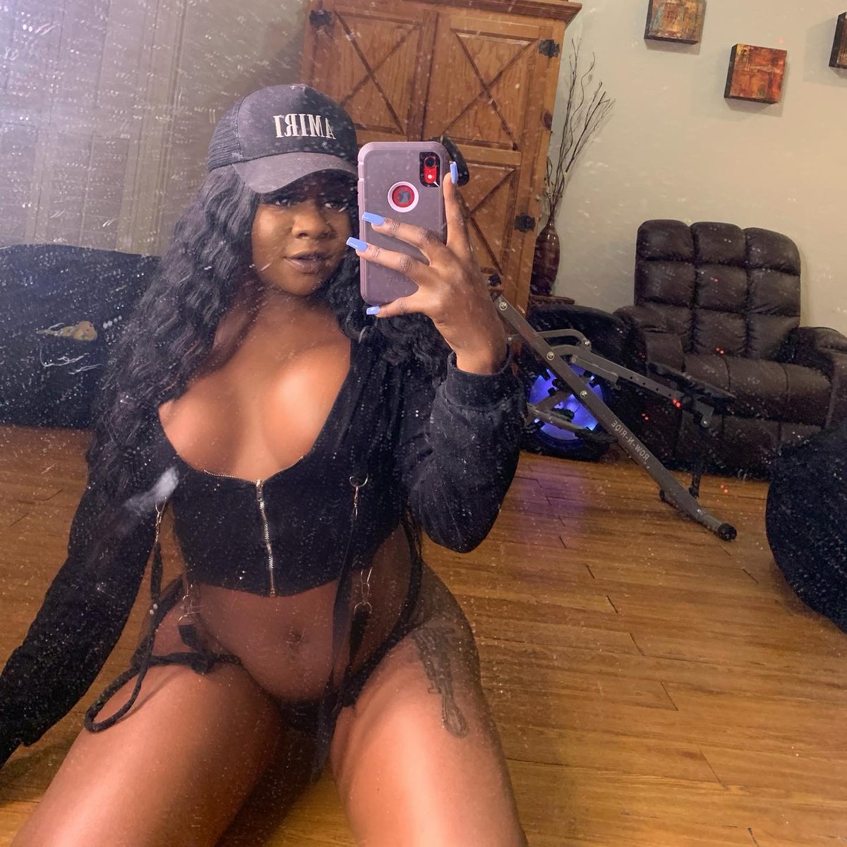 Girls ♥️ mirrors 😈