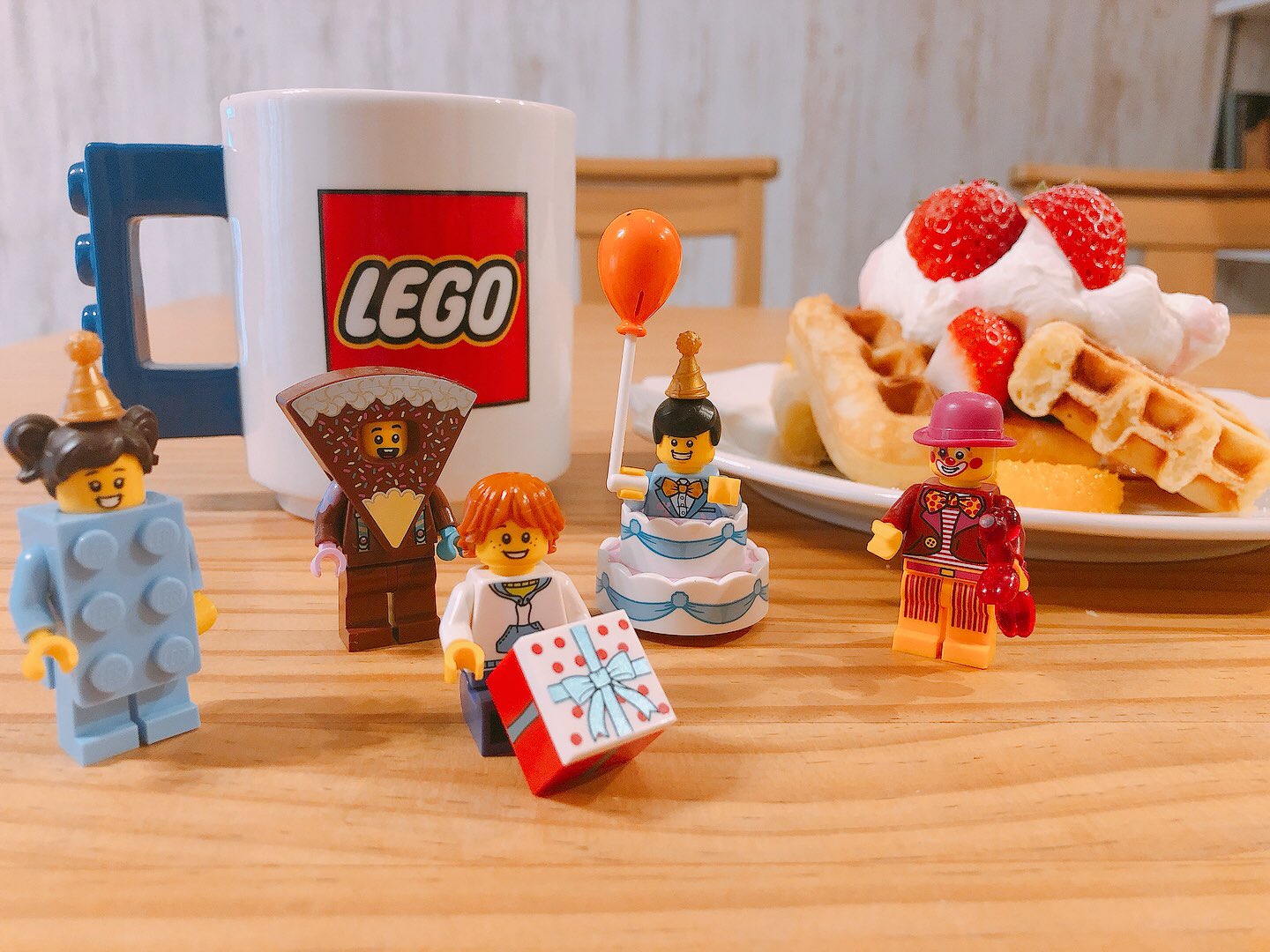 ユニキャット レゴ 今日は下の子の誕生日 12歳 いつまでも可愛い次男君 思春期なんて来ませんようにー 毎年恒例になってる朝から甘々なご飯でお祝い Happy Birthday お誕生日 Lego レゴ レゴ好き 息子の誕生日 12歳 T Co