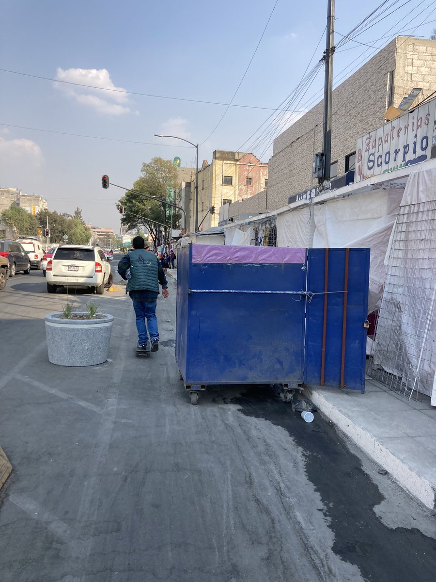 Total que está gente del “tianguis” de Ribera de San Cosme no respeta nada todos los días tienen sus bodeguitas obstruyendo la ciclovía, quien pone orden ? 

<a href="/AlcCuauhtemocMx/">Alcaldía Cuauhtémoc</a> ? <a href="/LaSEMOVI/">Secretaría de Movilidad CDMX</a> <a href="/CNPC_MX/">Coordinación Nacional de Protección Civil</a> <a href="/SGIRPC_CDMX/">Secretaría de Gestión Integral de Riesgos y PC</a> <a href="/GobCDMX/">Gobierno de la Ciudad de México</a> <a href="/SSPCMexico/">Secretaría de Seguridad y Protección Ciudadana</a> 

DIARIO ES LO MISMO