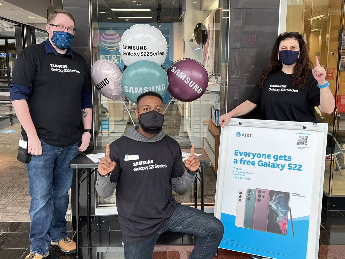 Neeters512008's tweet photo. Thank you Samsung for the lunch and launch today! @Kthompson0313 @judy_cavalieri @DennisJFosterJR @OneNYNJ https://t.co/Vr0LfwN5YP
