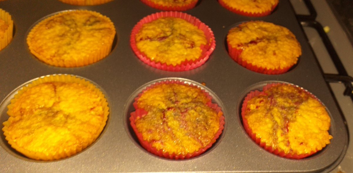 learningtofloat's tweet photo. Think I've eaten too much icing tonight while decorating my raspberry lemonade cupcakes #CupcakeJemma #learningtobake #baking https://t.co/cnX64SPK23