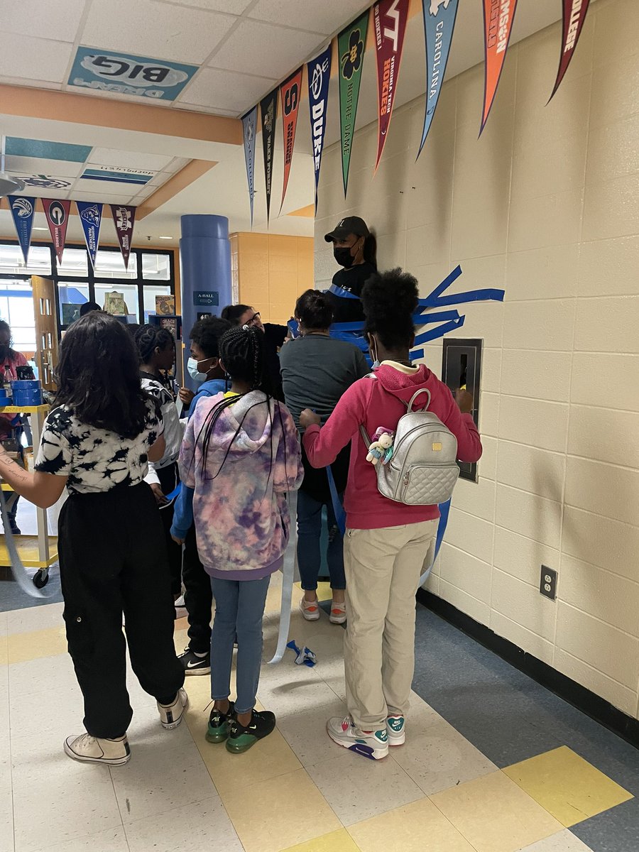 Best.Principal. Ever.
What a fun way to celebrate raising the most money for the DSES  #bethechange fundraiser @FCS_DSES_Prin <a href="/DunwoodySprings/">DunwoodySpringsElem</a>