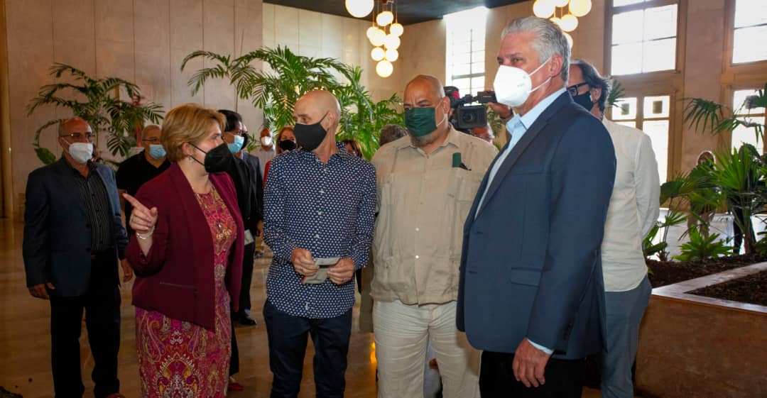 PresidenciaCuba's tweet photo. El 28 de enero fue inaugurada en el Palacio de la Revolución, con la presencia del presidente @DiazCanelB, la exposición "Al amparo del Dador" de Rancaño como tributo al Apóstol. 

Ese día se abrían las puertas al público, lo que se mantiene cada sábado hasta abril. (3/6) https://t.co/7cvNc3rYWx