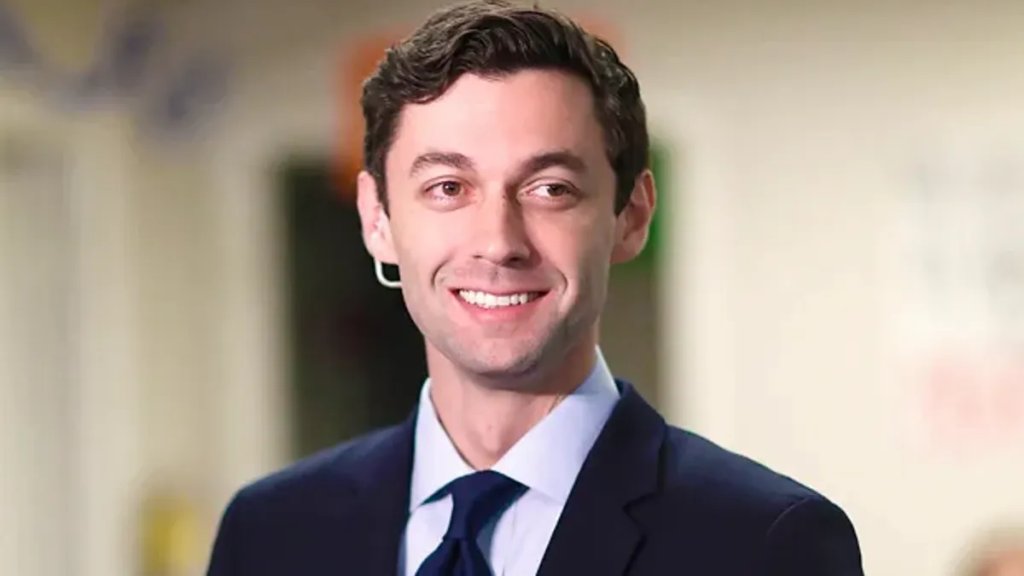 Jon Ossoff, along with Mark Kelly, introduced legislation that would ban congressional stock trading by members of Congress and their families.Should Members of Congress Trade Stocks? https://t.co/zlLnjYsPmn https://t.co/Y6ZCuGpU00