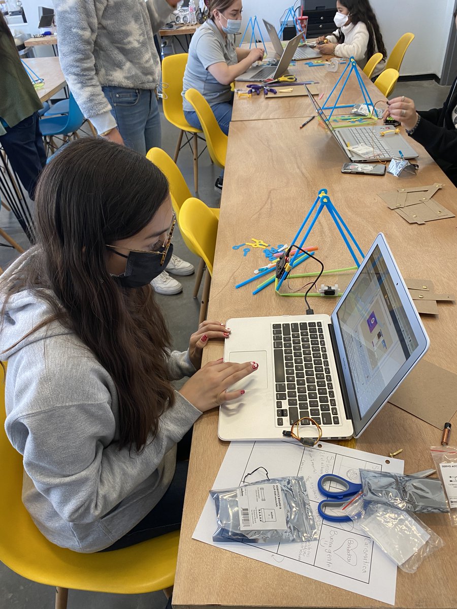 FabLabEP's tweet photo. We had an amazing time last Saturday with our #LatinaLEADS girls. Big thank you to Alyssa Saenz, @NASA robotics flight controller, for being our guest speaker and inspiring the next generations of Latinas! #FabLabEP #LatinaLEADS #LULAC #NASA #STEMK12 #DiversityEquityInclusion https://t.co/lA3ySXYPET