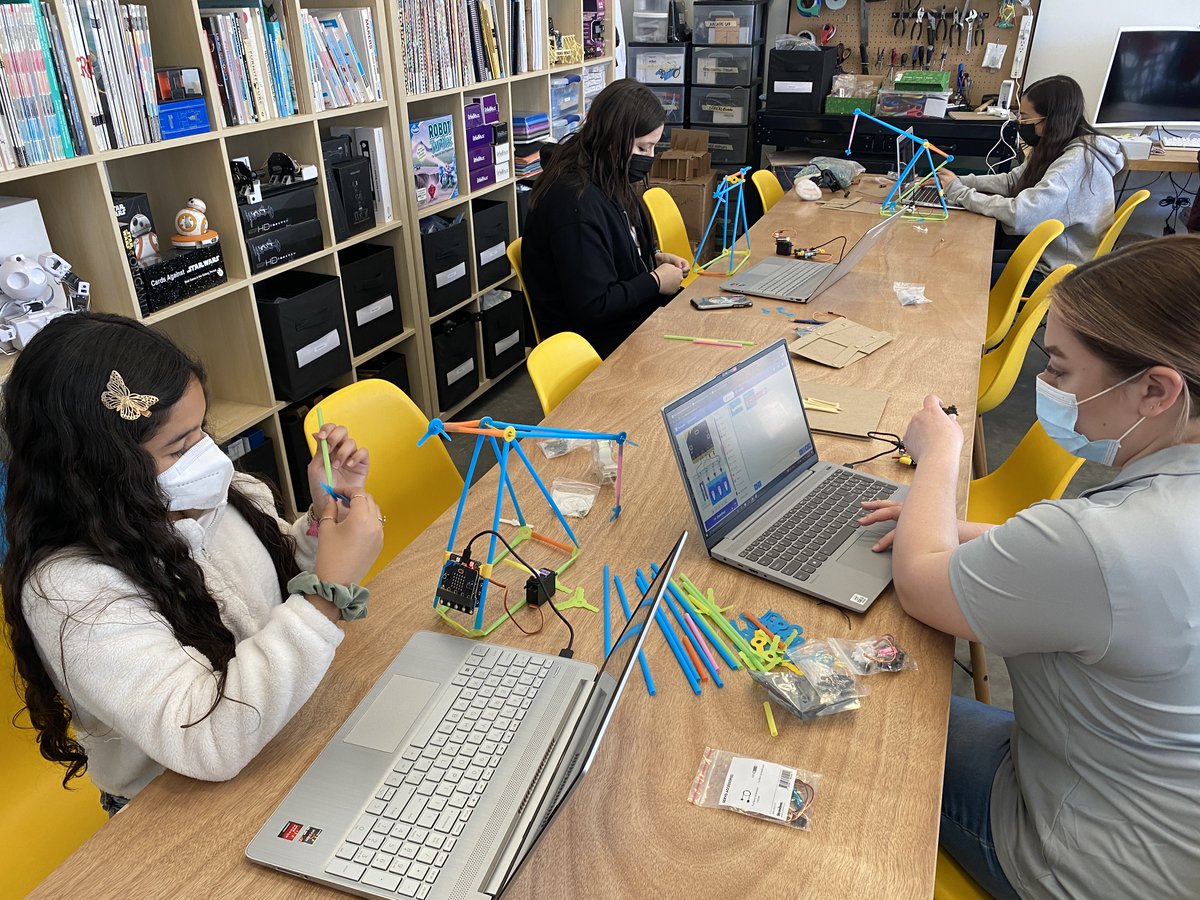 FabLabEP's tweet photo. We had an amazing time last Saturday with our #LatinaLEADS girls. Big thank you to Alyssa Saenz, @NASA robotics flight controller, for being our guest speaker and inspiring the next generations of Latinas! #FabLabEP #LatinaLEADS #LULAC #NASA #STEMK12 #DiversityEquityInclusion https://t.co/lA3ySXYPET